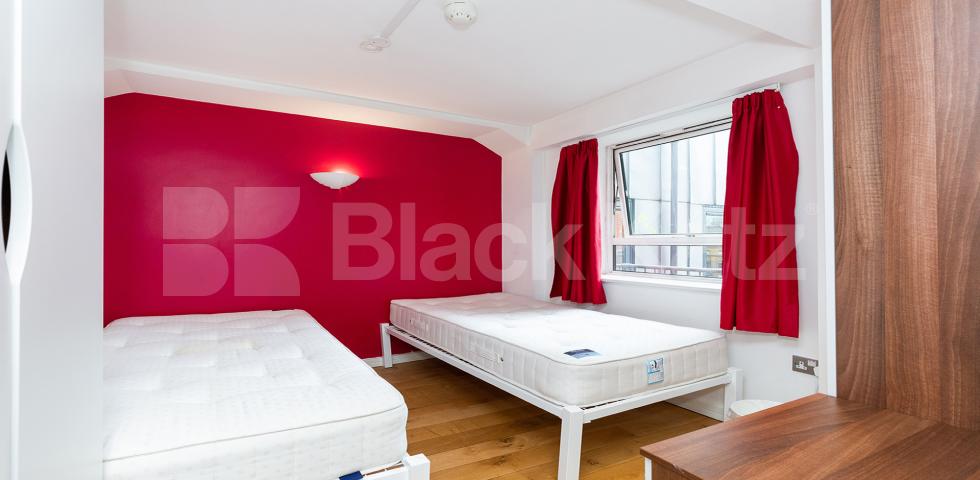 			LOCATION LOCATION LOCATION !!!, 2 Bedroom, 2 bath, 1 reception Apartment			 Farringdon Road EC1R, CLARKENWELL / FARRINGDON